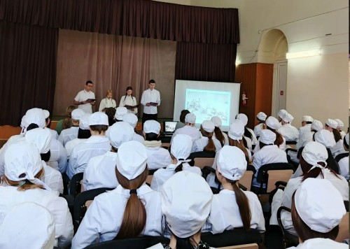 Тематический час  «Женщины-медики в годы Великой Отечественной войны»