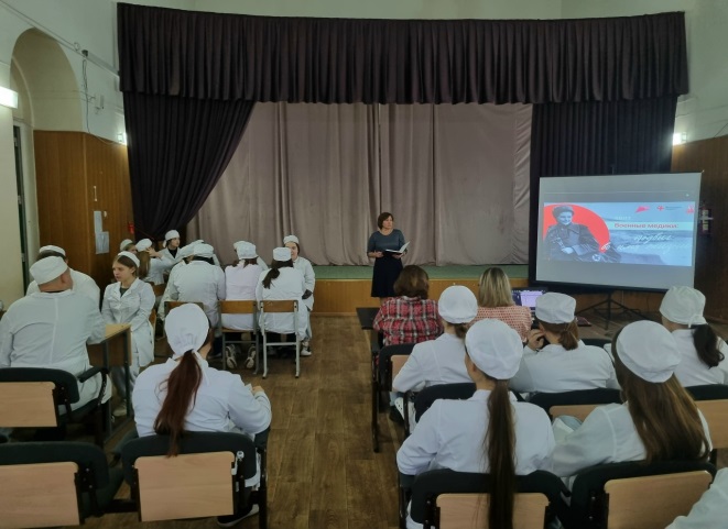 "Нам дороги эти позабыть нельзя…"