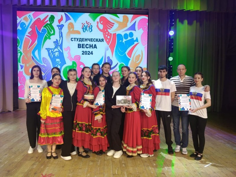 Да здравствует весна! Да здравствует победа!